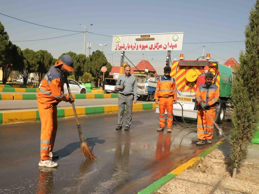 مبارزه با پشه آئدس در بازار مرکزی میوه و تره‌بار شیراز